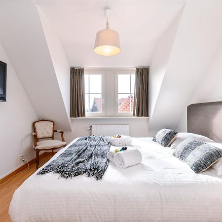 Апартаменты Charming Spacious Duplex Apt With Private Parking In Knokke Экстерьер фото